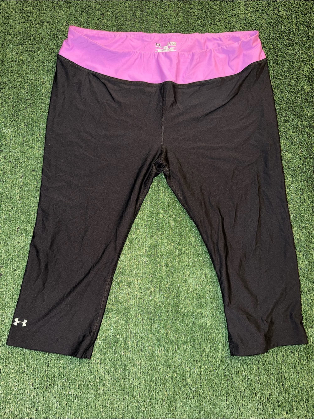 Under Armour HeatGear Women’s XL Black/Purple Colorblock Capri Leggings